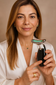 Massageador Portátil Beleza &amp; Firmeza para Rosto e Pescoço – LED + Vibração + Fototerapia | Amaia Beleza